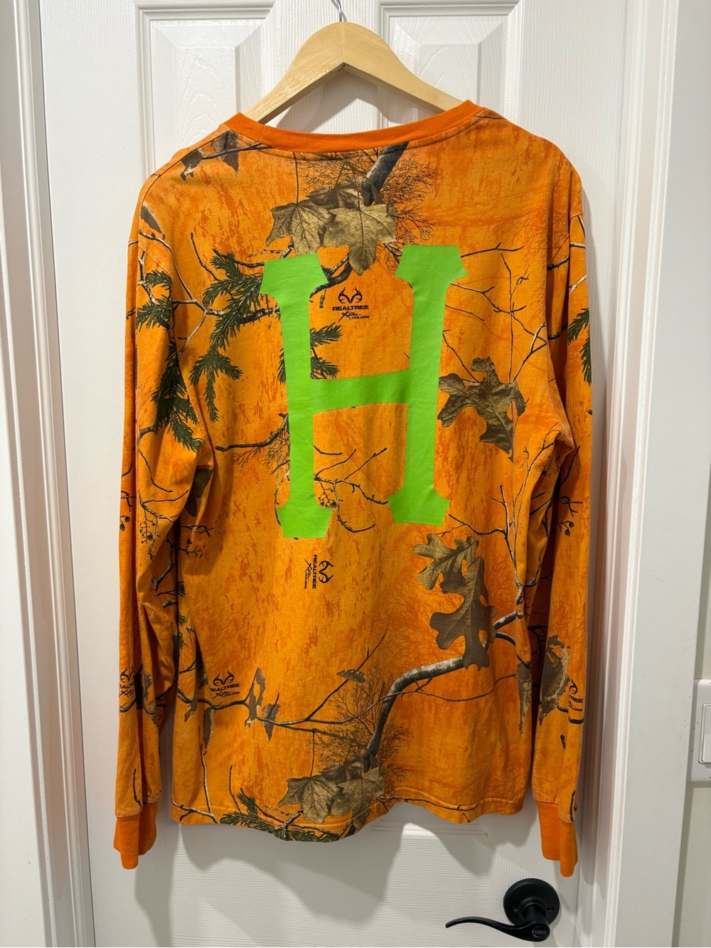 HUF X REALTREE ORANGE CAMO LONG SLEEVE TEE MEN’S LARGE